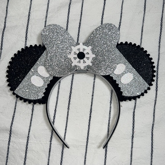 Disney Accessories - NWOT/ Steamboat Willie Minnie Ears